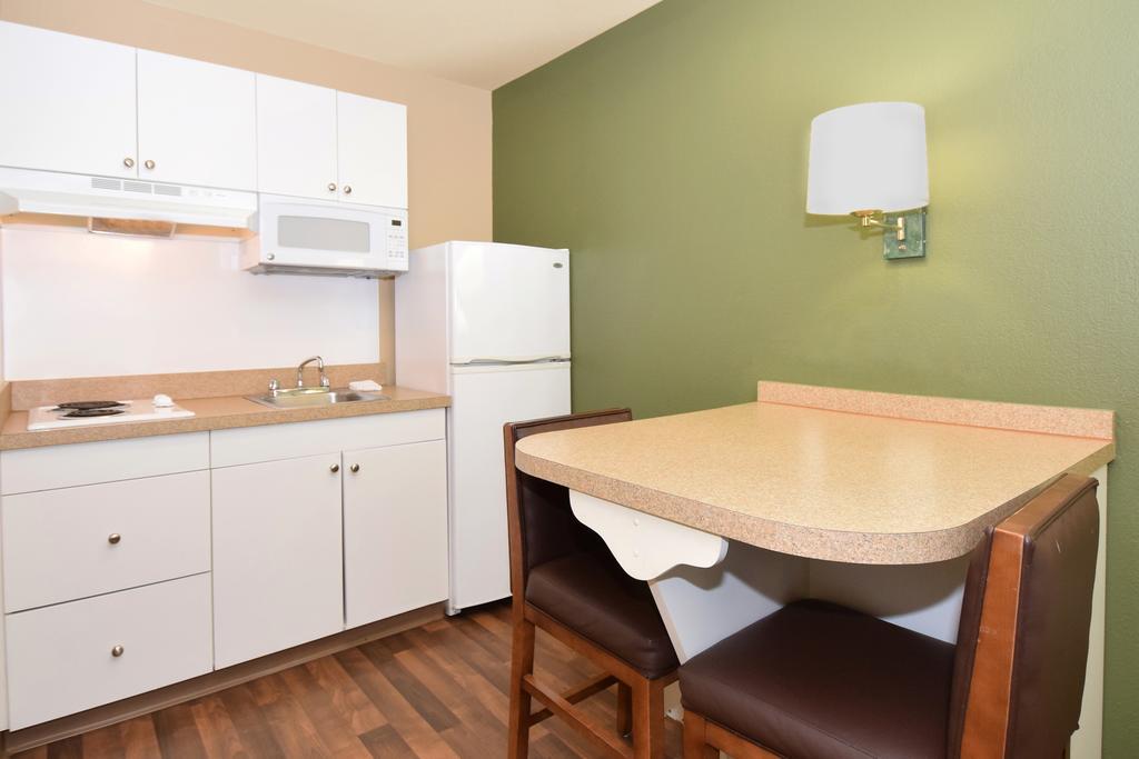 Extended Stay America Select Suites - Tampa - Brandon Exterior photo